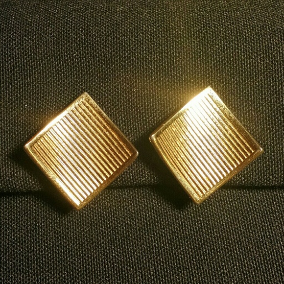 Napier - Clip-On Earrings Gold Tone Curved Square - Picture 4 of 8